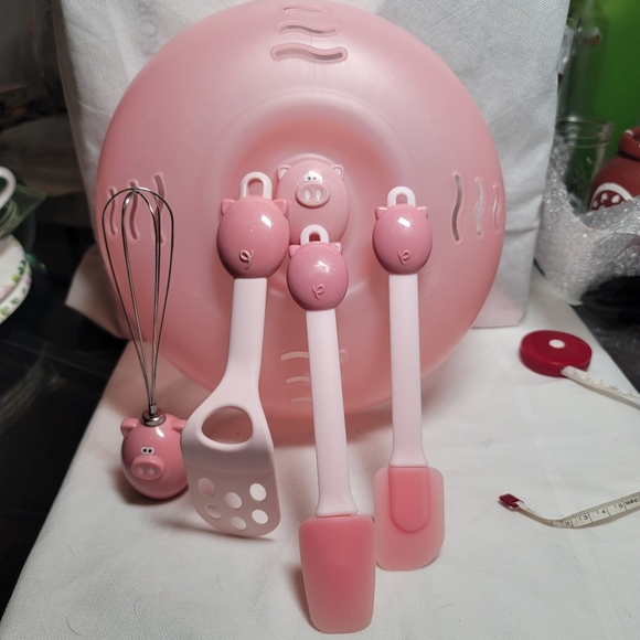 Joie Piggy Wiggy 5 Piece Kitchen Set.  (647) - Picture 6 of 8